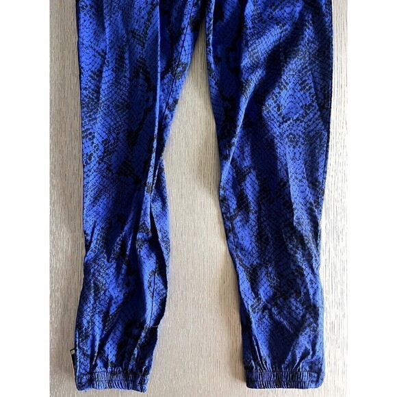 Hip and Bone Men's Blue Camo Sweatpants - Size Medium, Gently Used - Picture 8 of 15